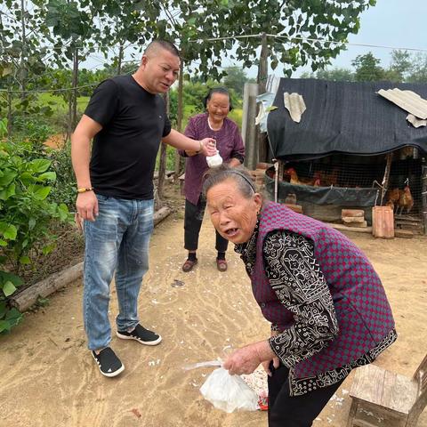 幸福饺子宴，浓浓敬老情