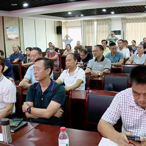 海口市军休中心举办健康讲座