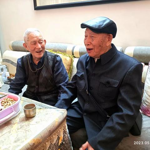 老战友相聚冷水江