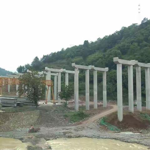 央视新闻报道陕西西镇高速公路建设盛况