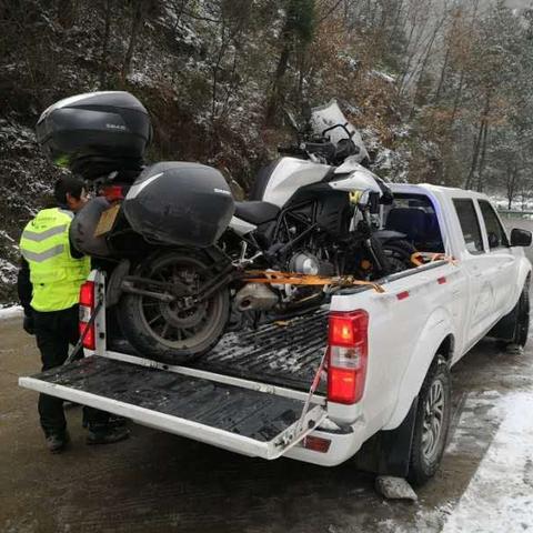 河南摩友镇巴深山遇险，汉中镇巴摩友前往救援