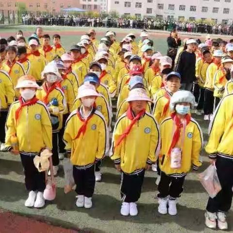 多伦二小三年五班难忘的六一