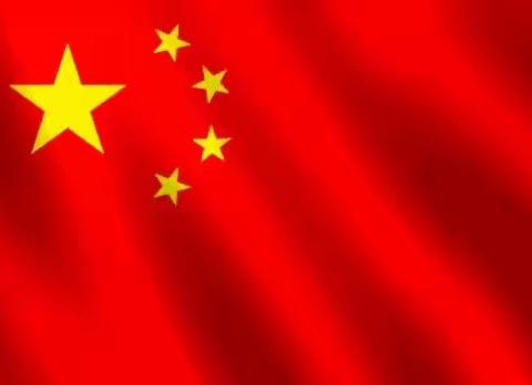 多伦县第二小学四年五班国庆假期——我与国旗合个影