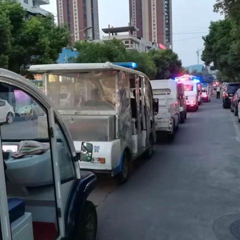 汉兴街联合行动—专项整治夜市摊点违法占道