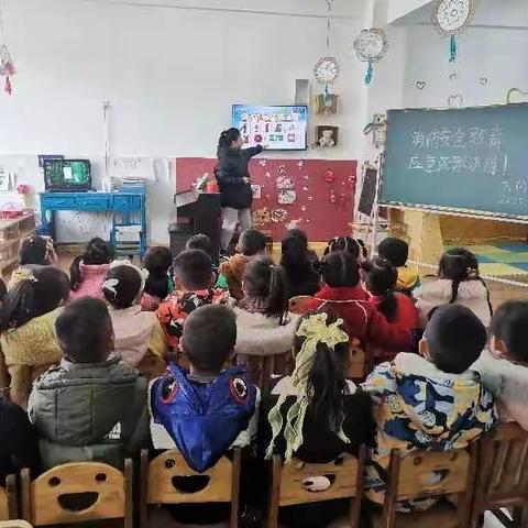 安全生产，喜迎“两会”———郑集幼儿园消防安全教育及应急疏散演练活动