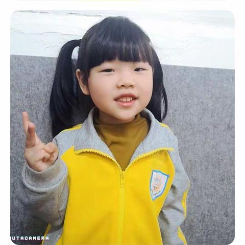 君临阳光幼儿园中二班宝贝11月份成长记录册