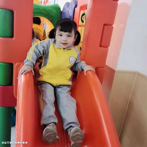 君临阳光幼儿园4月份中二班宝贝成长记录册