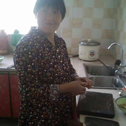 妈妈用勤劳的双手养育了我们🙌👫