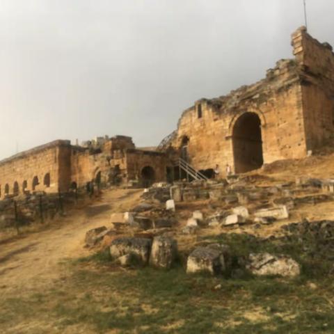 土耳其代尼兹利市的北部—希拉波里斯古城遗迹