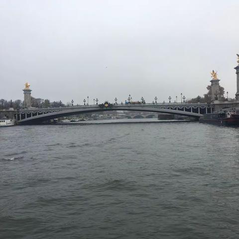 游览巴黎的塞纳河（拍摄时间2018年11月22日）
