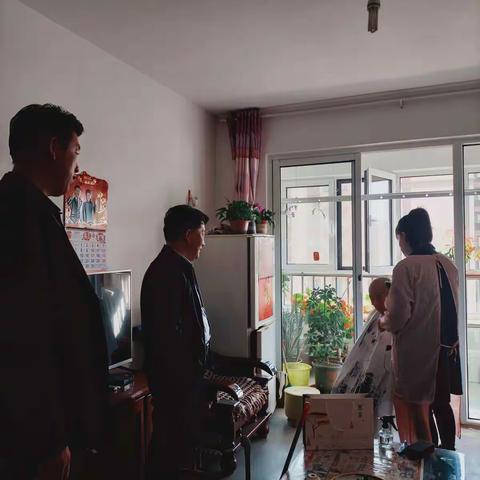 “文明实践志愿服务 共筑中国梦”——“学雷锋  献爱心”章灵丘二村开展义剪活动
