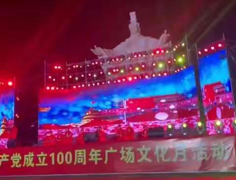 幸福红舞蹈队成功亮相消夏舞台