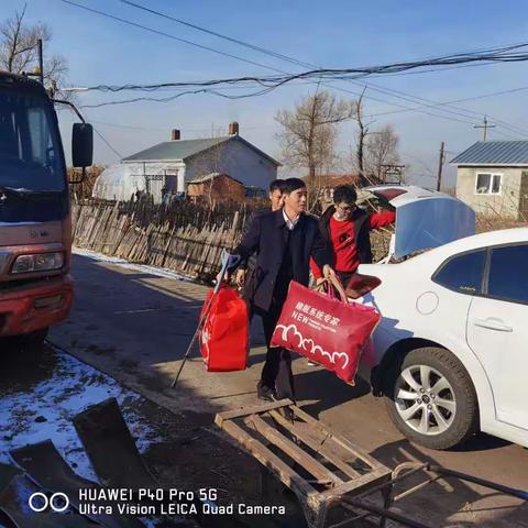 贫困老人家中意外起火，帮扶人及时雪中送炭