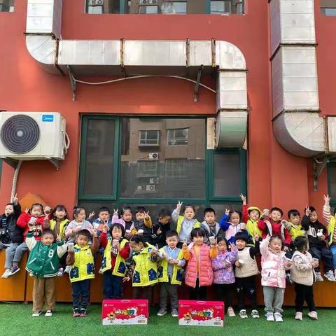 在一天天的忙碌中，一周又结束了，每周把宝贝的精彩时光记录下来，来与大家见证分享啦～