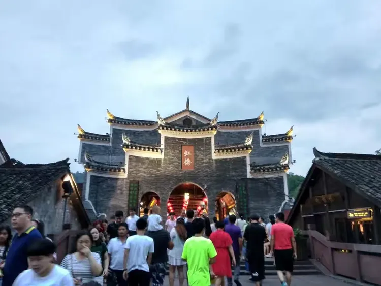 半夜为什么不能打红伞