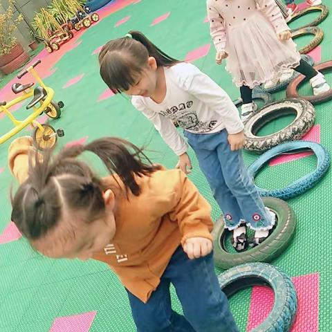 《皇家贝贝幼儿园大二班》我的校园,我的好伙伴👯👯👯👯