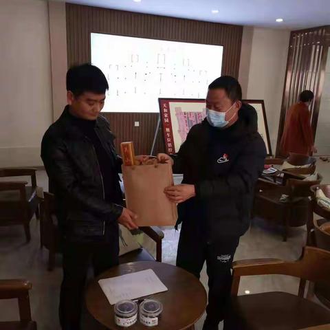 岁寒情暖慰人心         新春将至送祝福