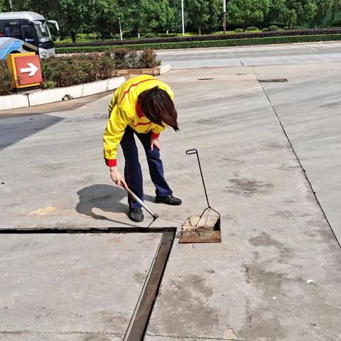 曲靖福宝加油站落实雨季预防工作，确保油站安全运行