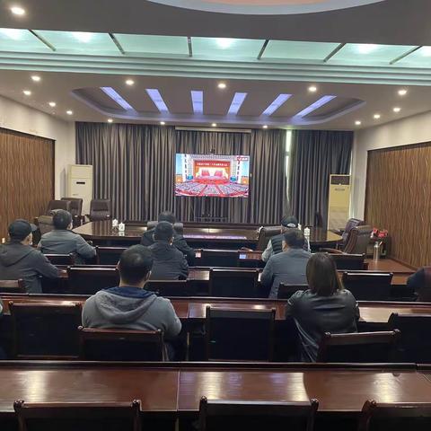 区交通运输局组织系统上下收听收看党的二十大开幕式:“坚定不移跟党走，未来还会更美好！”