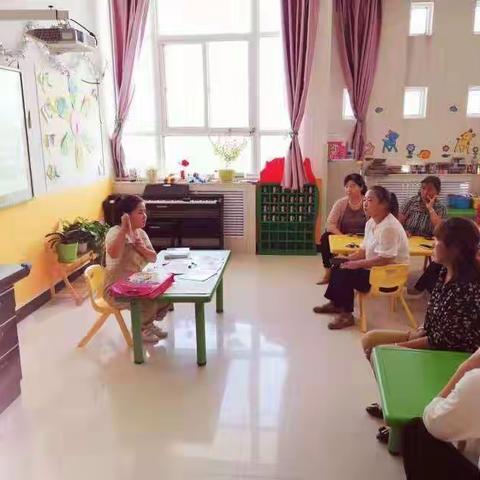 “家园共育，静待花开”——新学期家长会