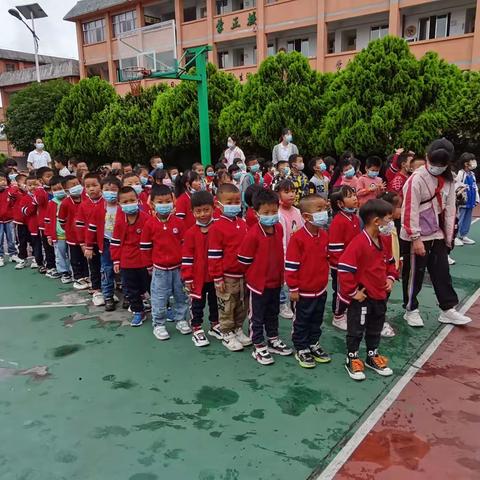 敬南镇中心幼儿园到学校进行幼小衔接活动——校园参观（2022、6）