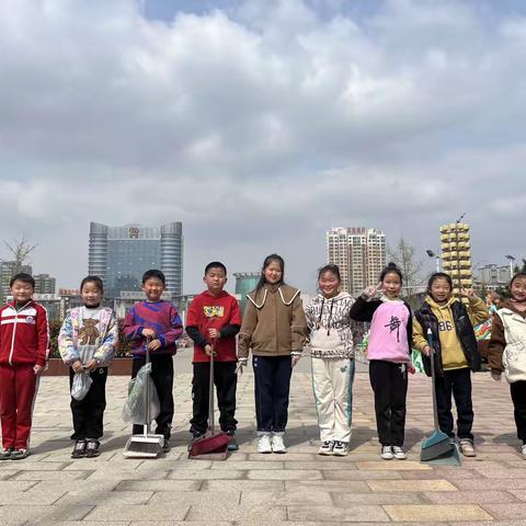 学雷锋月“传承雷锋精神，做新时代好少年”系列活动——灵宝市第一小学三（10）班