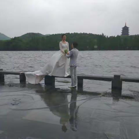 烟雨下的 西湖雷峰塔