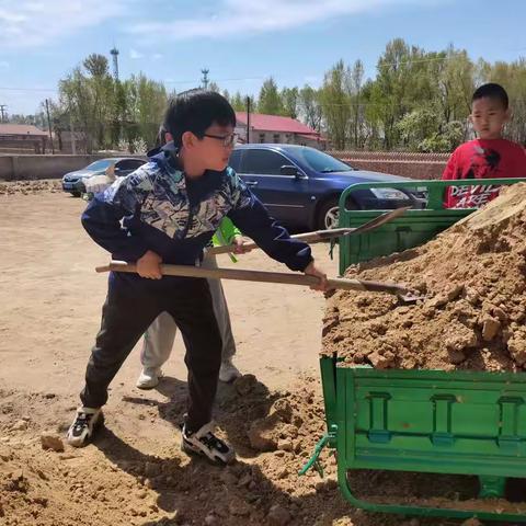 通辽市蒙古族学校4.3班——开展“我劳动 我光荣”“我创造 我幸福”主题活动