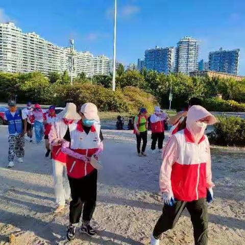 5.15红十字会小东海清理海边垃圾行动（副本）