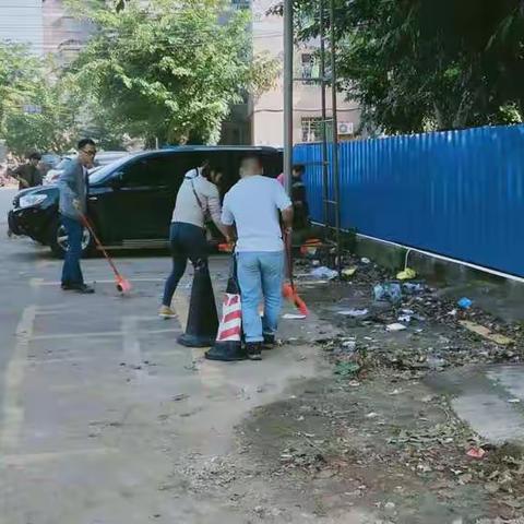 银湖社区开展爱国卫生义务劳动