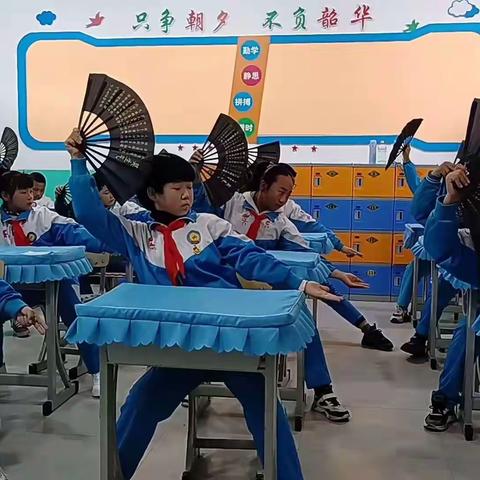 “双减”落地  “桌”而不凡   舞动快乐