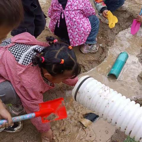 小小一粒沙，魅力无限大---潘彭店小学附设幼儿园户外区域活动之沙水区