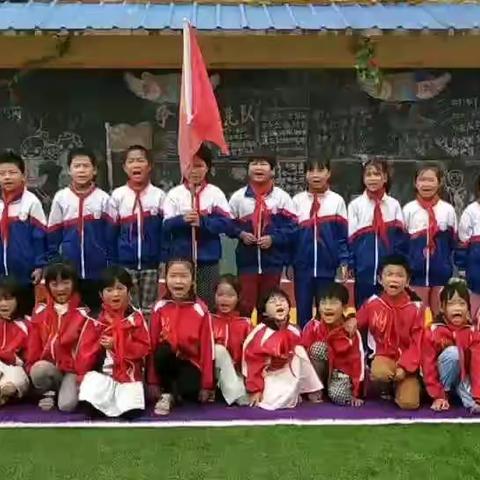 喜迎少代会，让队旗更鲜艳