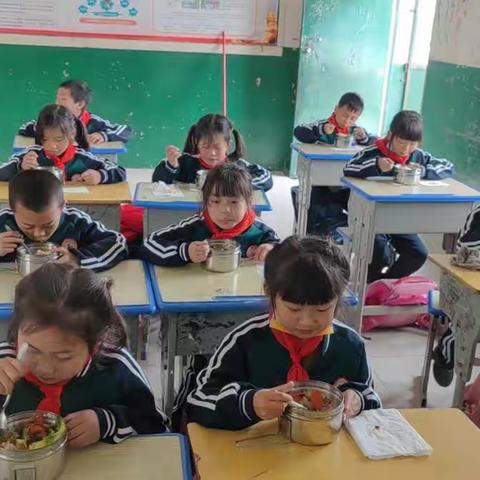 镇桥镇古塘小学一一免费午餐，快乐"食"光