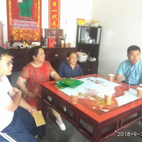 四川分会资助贫困家庭大学生新生入学