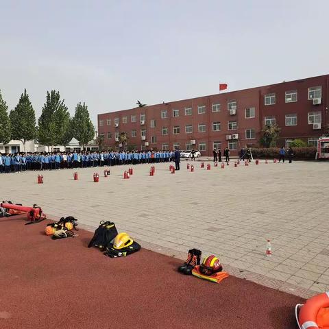 “开展消防演练，筑牢安全防线”——荥阳市王村镇第一初级中学开展消防安全演练活动