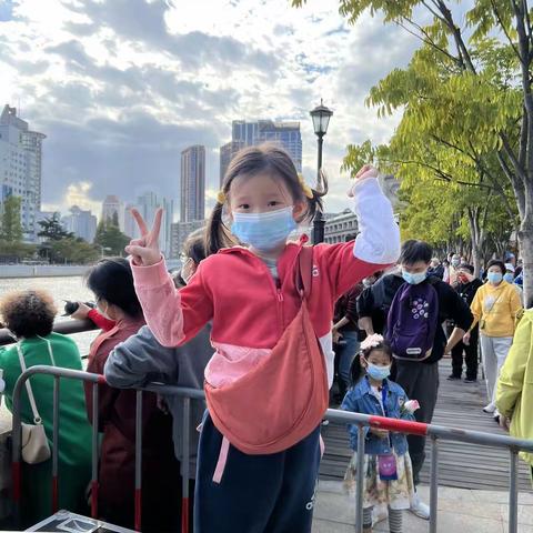 苏州河上的龙舟赛