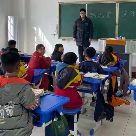 防震演练，安全同行—长兴集乡平安居小学防地震演练