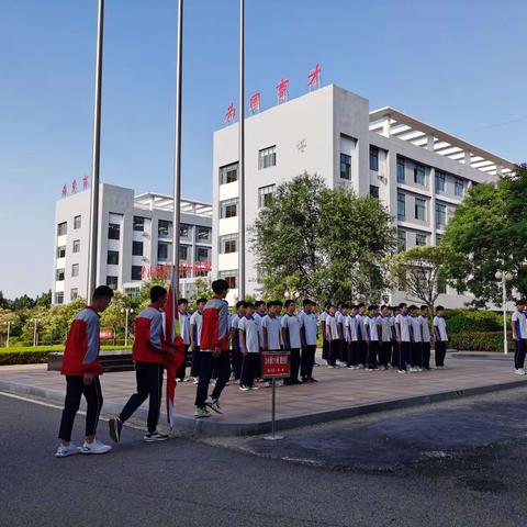 枣庄理工学校举行“学党史 做时代新青年”升旗仪式