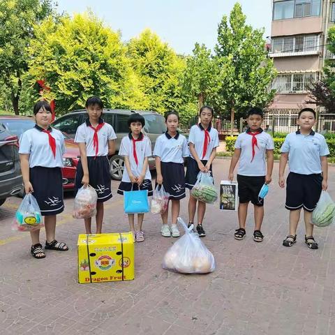 “尊敬老人 奉献爱心”—丰润区第二实验小学暑期社会实践活动