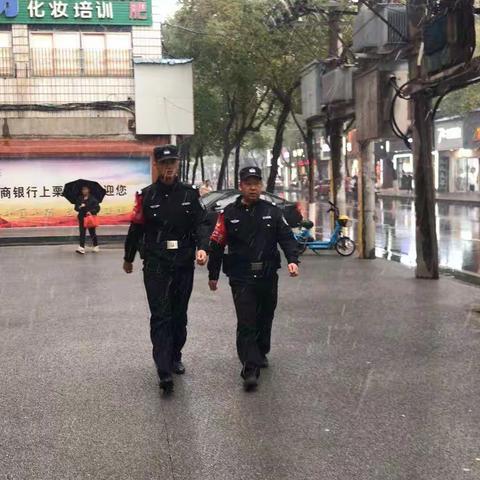 上栗巡警巡防：天寒地冻，我们为您守护