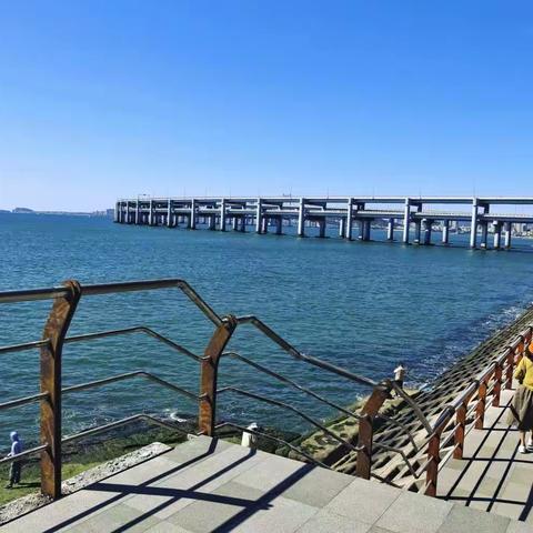 徒步大连滨海路亲海栈道