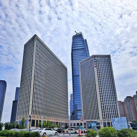 美丽大连东港，看中国十大剧院之一，“意大利威尼斯”水城，音乐喷泉，赏异国风情，品地道海鲜，不愧是网红打卡地！