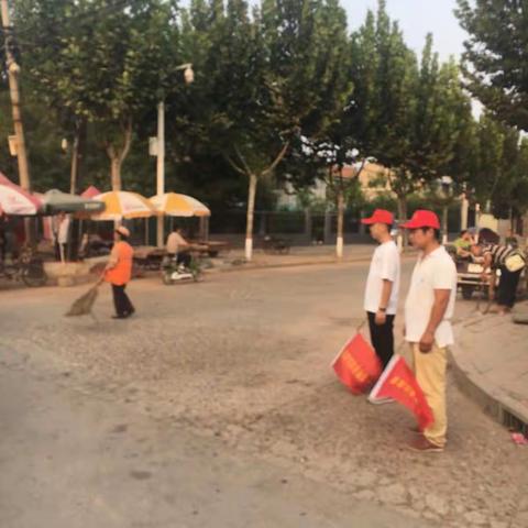 创建文明县城，住建局牵头到建设路开展“文明交通”活动。