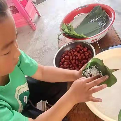 在实践中成长---沙流河镇葛家屯小学二年级学生日常综合表现剪影