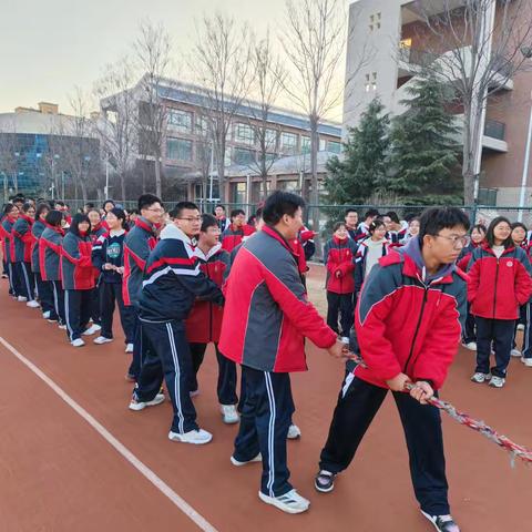 力与美的展示 青春的较量————高一·三部拔河比赛
