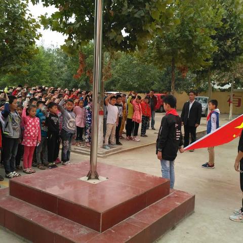 喜迎十九大 向国旗敬礼-----界河镇范庄小学举行向国旗敬礼主题教育活动