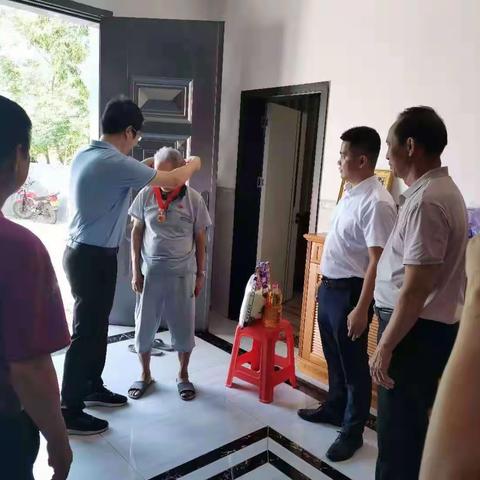 走访慰问老党员 不忘初心暖人心