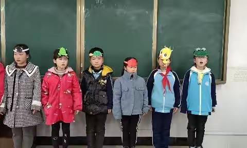 故事会:The little tadpole’s travelling.小蝌蚪找妈妈—大庄镇中心小学三年级英语创意视频作业展