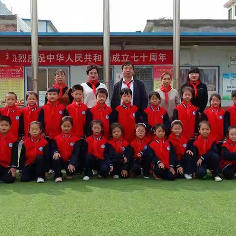 做“星星火炬下的好少年”——2019洛龙区第八小学少先队建队日活动